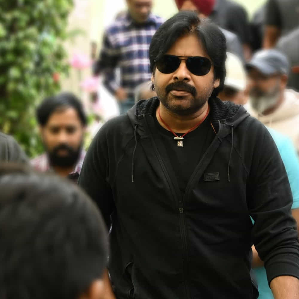 ప్రస్తుతం సెట్స్ మీదున్న సినిమాలను చకాచకా పూర్తి చేసి, కంప్లీట్గా పాలన మీద ఫోకస్ చేయాలనుకుంటున్నారు పవర్స్టార్ అనేది చాలా కాలంగా వినిపిస్తున్న మాట. అందుకే ఈ మధ్య హరిహరవీరమల్లుని కంప్లీట్ చేశారు.