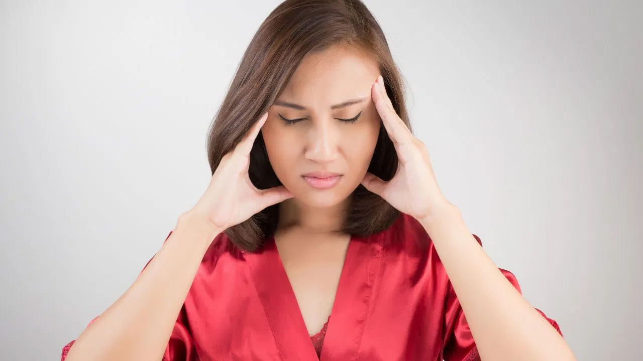 పీరియడ్స్ తర్వాత కూడా నిరంతర ఈ నొప్పి బాధిస్తుంటే వెంటనే వైద్యుడిని సంప్రదించడం మంచిది. కొంతమంది మహిళలకు పీరియడ్స్ సమయంలో రొమ్ము నొప్పి రావడం సర్వసాధారణం. అయితే ఈ నొప్పి హార్మోన్ల మార్పుల వల్ల వస్తుంది. దీనికి ఆందోళన చెందాల్సిన విషయం కాదు. నొప్పి తీవ్రంగా ఉంటే మాత్రం వైద్యుడిని సంప్రదించాలి.