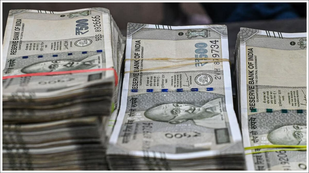 Personal Finance: ఈ ఉద్యోగి కేవలం 18 నెలల్లోనే లక్షాధికారి అయ్యాడు.. ఎలా? డబ్బు సంపాదనకు చిట్కాలు