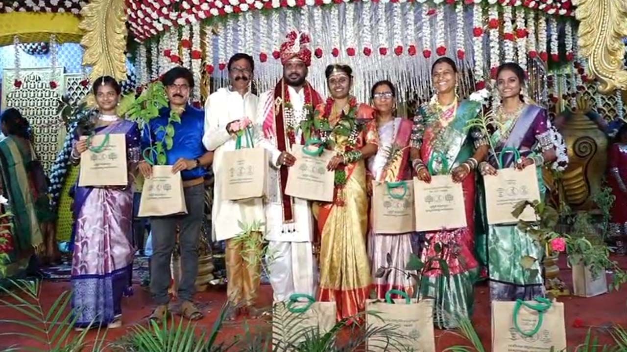 ఈ కపుల్ ఆలోచనకు మీరూ ఫిదా అవ్వాల్సిందే.. గెస్టులను ఎలా ఆహ్వానించారో చూడండి!