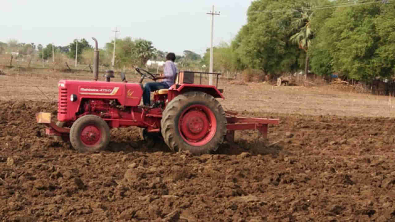 Kadapa: పొలం దున్నుతుండగా బయటపడింది చూసి ఆశ్చర్యపోయిన రైతు..