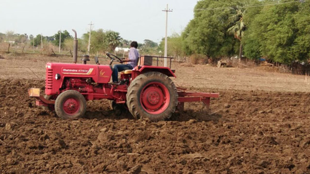 Kadapa: పొలం దున్నుతుండగా బయటపడింది చూసి ఆశ్చర్యపోయిన రైతు..