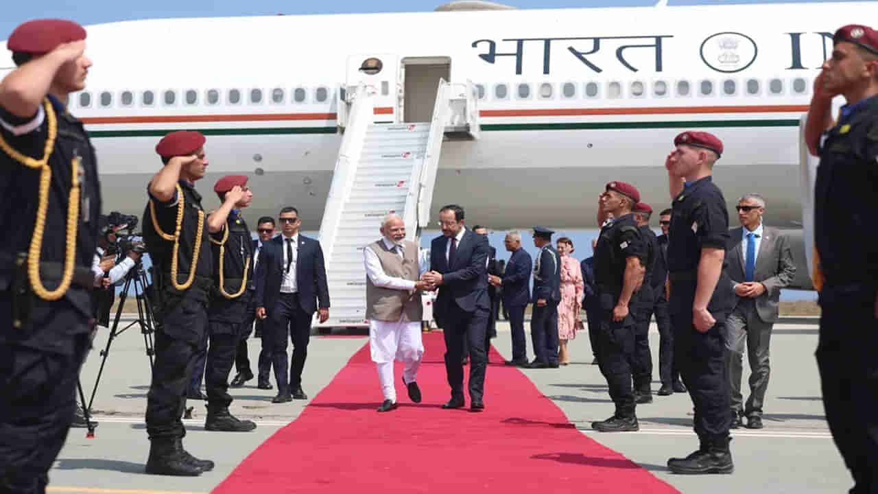 PM Modi: సైప్రస్‌ చేరుకున్న ప్రధాని మోదీ..! ఎయిర్‌ పోర్ట్‌లో స్వాగతం పలికిన అధ్యక్షుడు