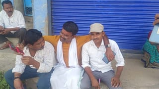 Telangana: తల్లి ప్రేమ అంటే ఇంతే.. తన దూడని చూసి ఆటోని వెంబడించిన ఆవు..