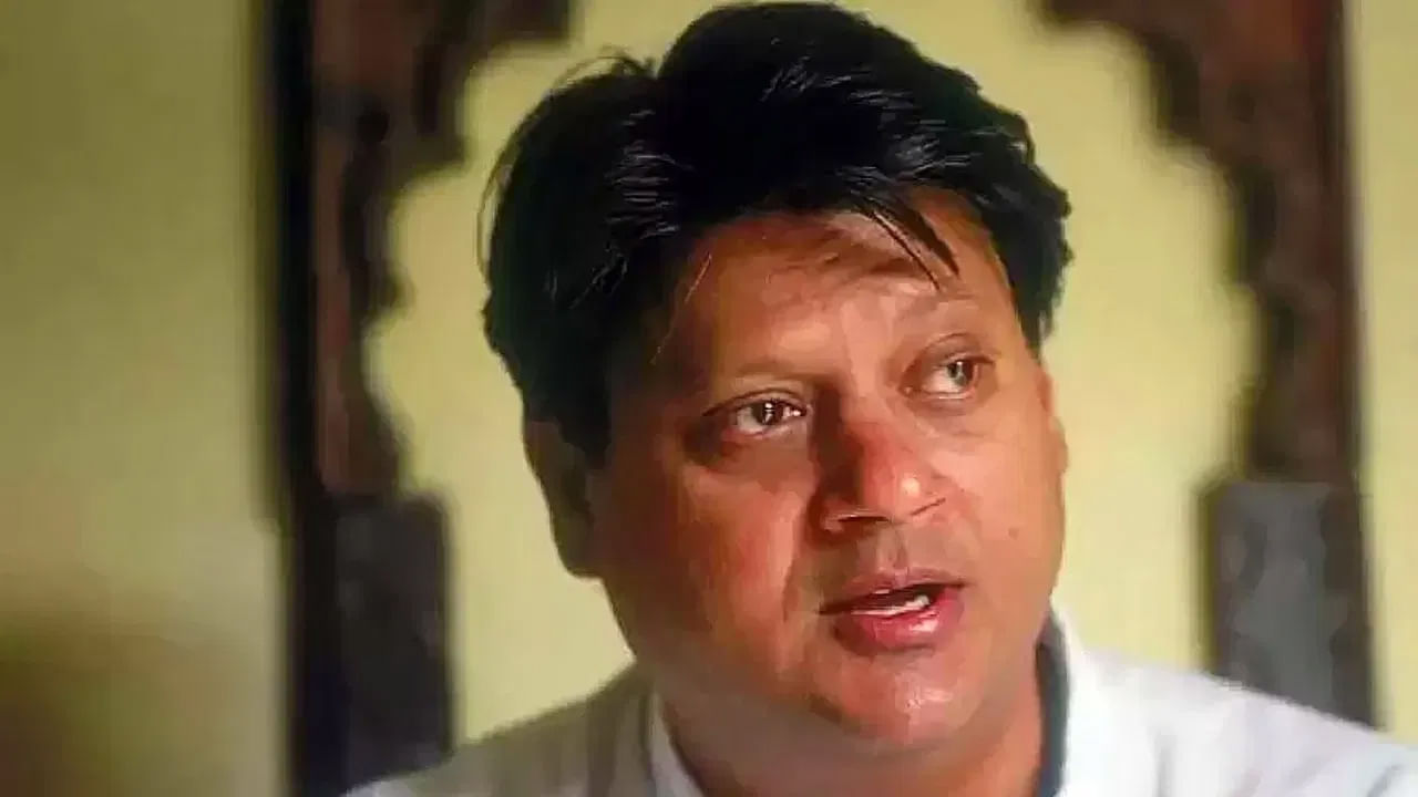 మాధవరావు సింధియా (2001): కేంద్ర మంత్రి జ్యోతిరాదిత్య సింధియా తండ్రి మాధవరావు సింధియా దేశ రాజకీయాల్లో ఒక ముఖ్యమైన వ్యక్తి. అంతేకాదు మాధవరావు సింధియా గ్వాలియర్ రాజకుటుంబ సభ్యుడు. ఆయన సెప్టెంబర్ 30, 2001న ఉత్తరప్రదేశ్లోని మెయిన్పురి జిల్లాలోని భోగావ్లో జరిగిన చార్టర్డ్ విమాన ప్రమాదంలో మరణించారు. ఆయన ఉత్తరప్రదేశ్లోని కాన్పూర్లో జరగనున్న ర్యాలీలో ప్రసంగించడానికి వెళ్తుండగా ఈ దుర్ఘటన చోటు చేసుకుంది.