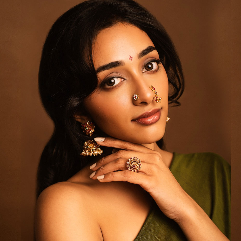 శ్రీవిష్ణు సరసన ‘ఓం భీమ్ బుష్’ సినిమాతో హీరోయిన్ గా మారింది.‘ఓం భీమ్ బుష్’ చిత్రం విమర్శకుల ప్రశంసలు అందుకుంది. ఈ సినిమాలో ప్రీతి ముకుందన్ అందంతో పాటు అభినయంతోనూ ఆకట్టుకుంది. ఇక ఇప్పుడు కన్నప్ప సినిమాతో ప్రేక్షకుల ముందుకు రానుంది. కాగా ఈ అమ్మడు సోషల్ మీడియాలో చాలా యాక్టివ్ గా ఉంటుంది.