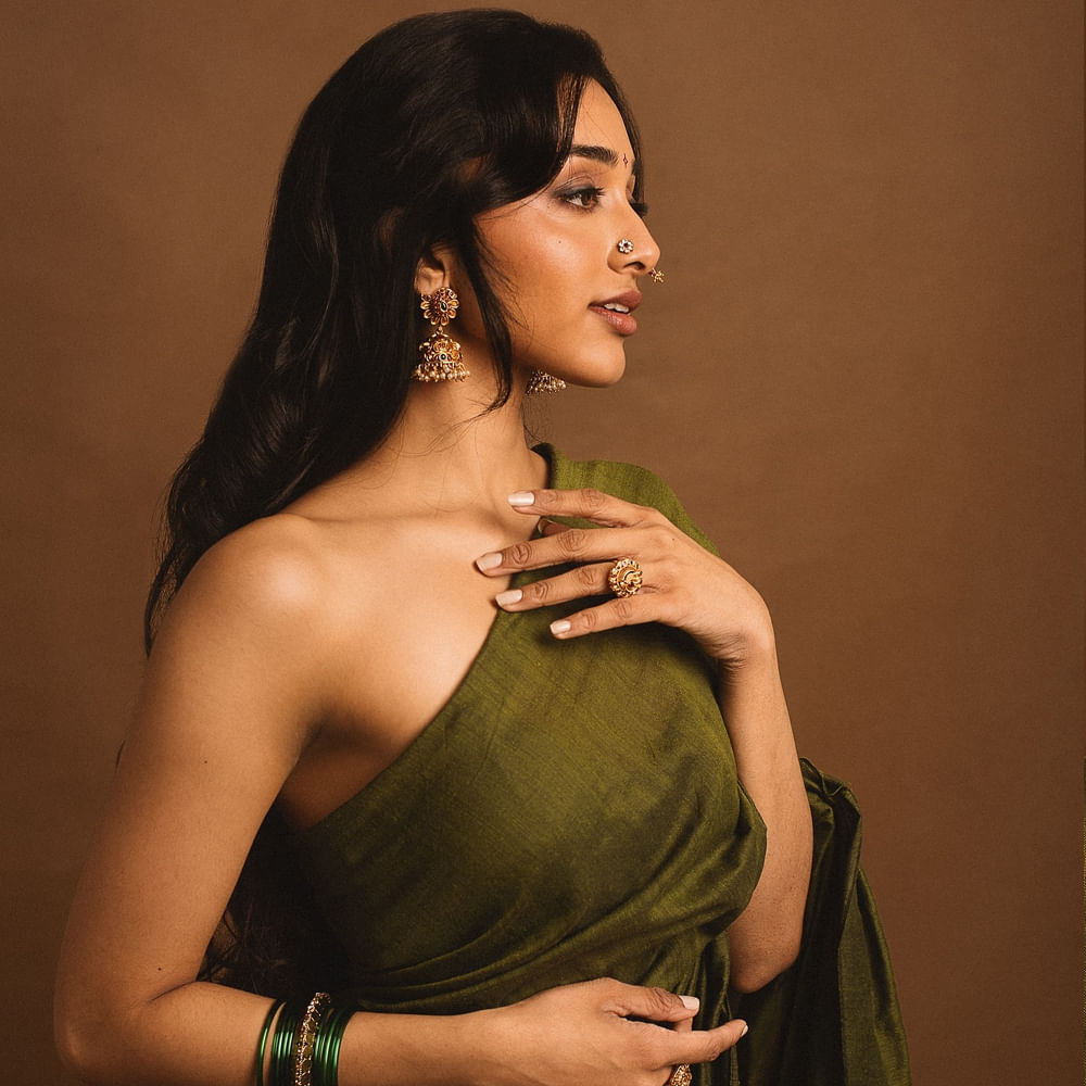 మంచు విష్ణు తెరకెక్కిస్తున్న కన్నప్ప సినిమాతో మరోసారి ప్రేక్షకులను కవ్వించనుంది ప్రీతి ముకుందన్మంచు. కన్నప్ప సినిమా పాన్ ఇండియా మూవీగా ప్రేక్షకుల ముందుకు రానుంది. మొన్నామధ్య కన్నప్ప సినిమాలో నెమలి పాత్రలో ప్రీతి ముకుందన్ నటిస్తుందని అనౌన్స్ చేస్తూ ఓ అందమైన పోస్టర్ వదిలారు.