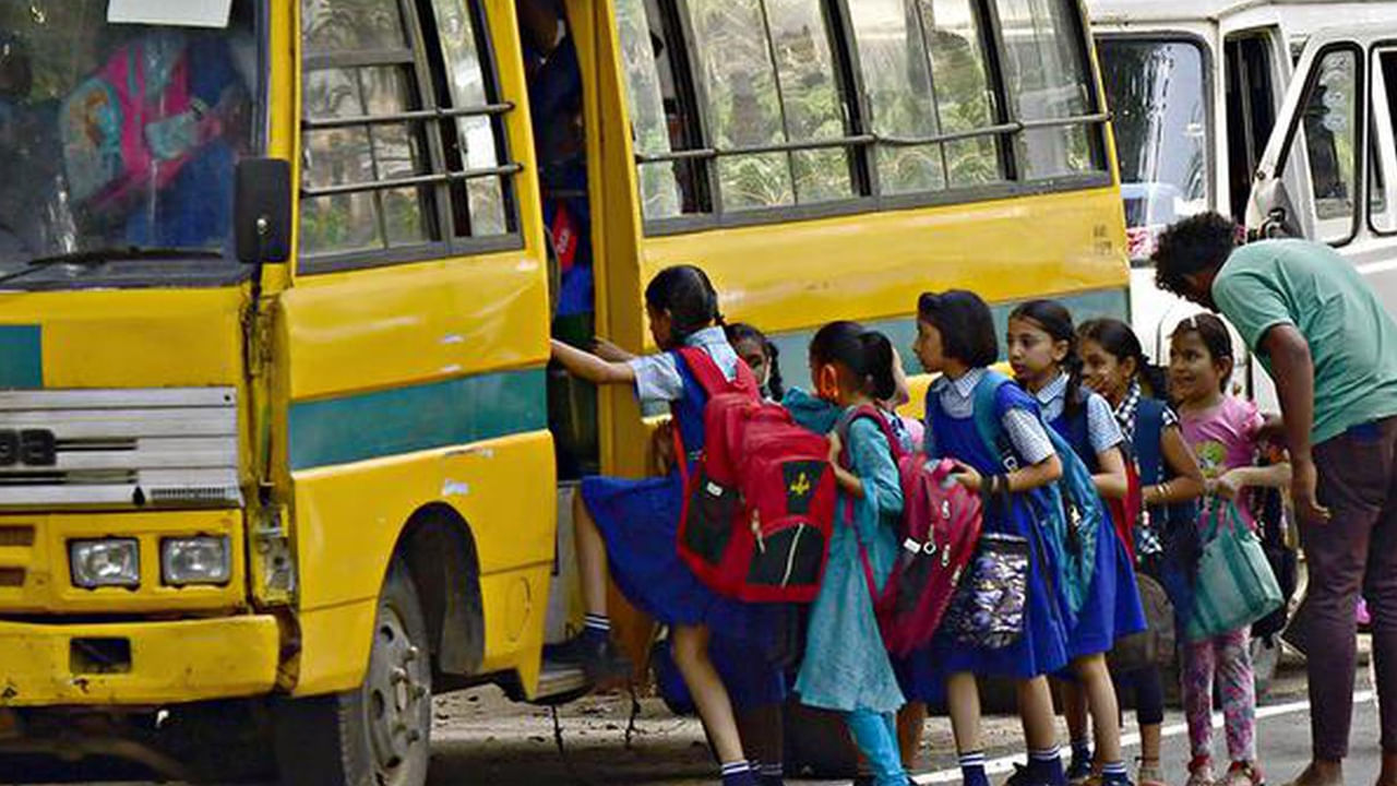 Private Schools: స్కూళ్లకు పోలీసుల మాస్ వార్నింగ్.. ఇకపై ఆ తప్పులు చేశారో తాటతీసుడే!