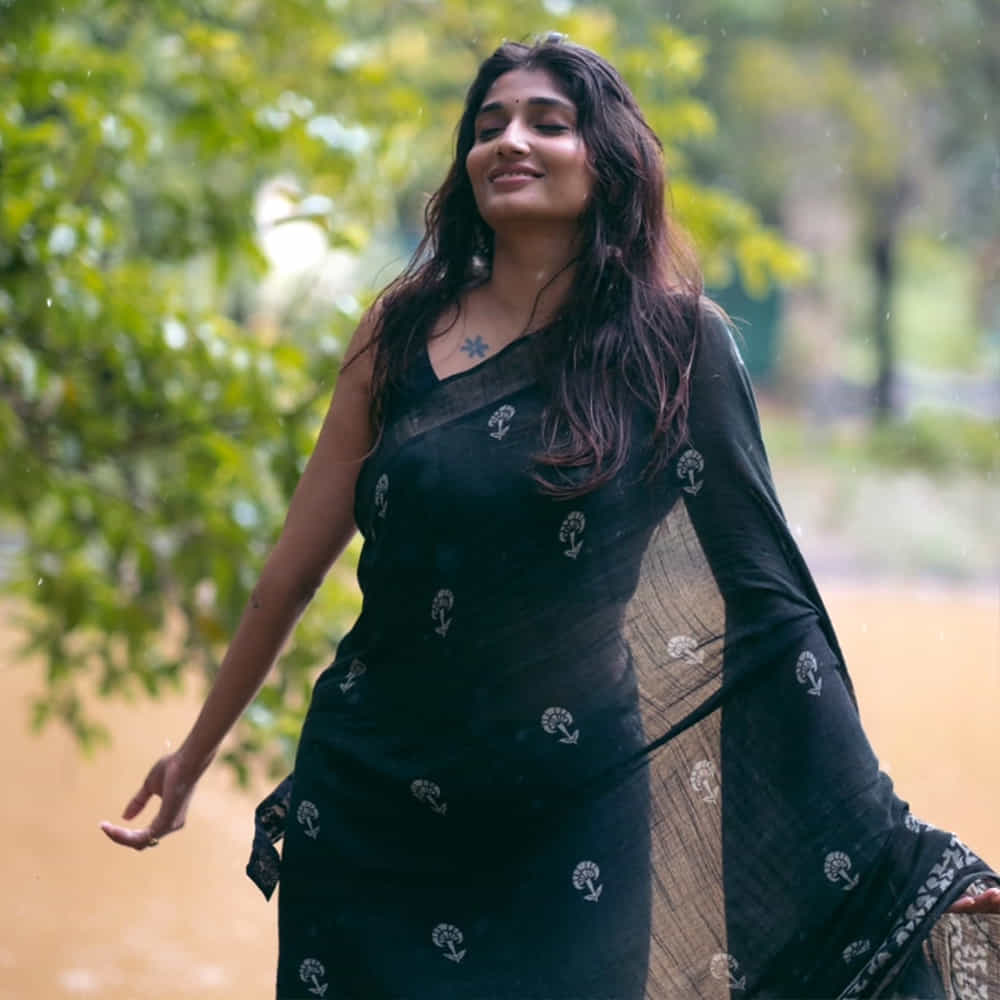 వీరాంజనేయులు విహారయాత్ర సినిమాలోనూ నటించింది. ఇక సోషల్ మీడియాలో ఈ చిన్నది షేర్ చేసే ఫోటోలకు సపరేట్ ఫ్యాన్స్ ఉన్నారు. తాజాగా ఈ ముద్దుగుమ్మ బ్లాక్ కలర్ డ్రస్ లో మైండ్ బ్లాక్ చేసే ఫోటోలు పంచుకుంది. ఈ ఫోటోలు ఇప్పుడు వైరల్ అవుతున్నాయి. 