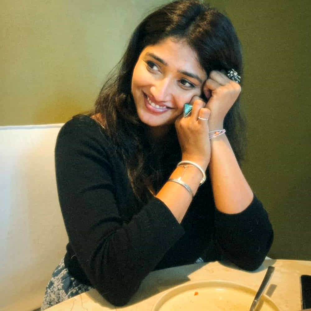 అంతకు ముందు ప్రేమకు రెయిన్ చెక్ అనే సినిమాతో టాలీవుడ్ ఇండస్ట్రీలోకి అడుగుపెట్టింది. ఆ తర్వాత శుభలేఖలు, హుషారు వంటి చిత్రాల్లో నటించి క్రేజ్ సొంతం చేసుకుంది. ఈ సినిమాతోనే చాలా ఫేవరెట్ హీరోయిన్ అయ్యింది.కానీ ఆ తర్వాత మాత్రం అనుకున్నంతగా ఆఫర్స్ అందుకోలేకపోయింది. హుషారు మూవీ తర్వాత పలు చిత్రాల్లో నటించినప్పటికీ అంతగా బ్రేక్ అందుకోలేదు. 