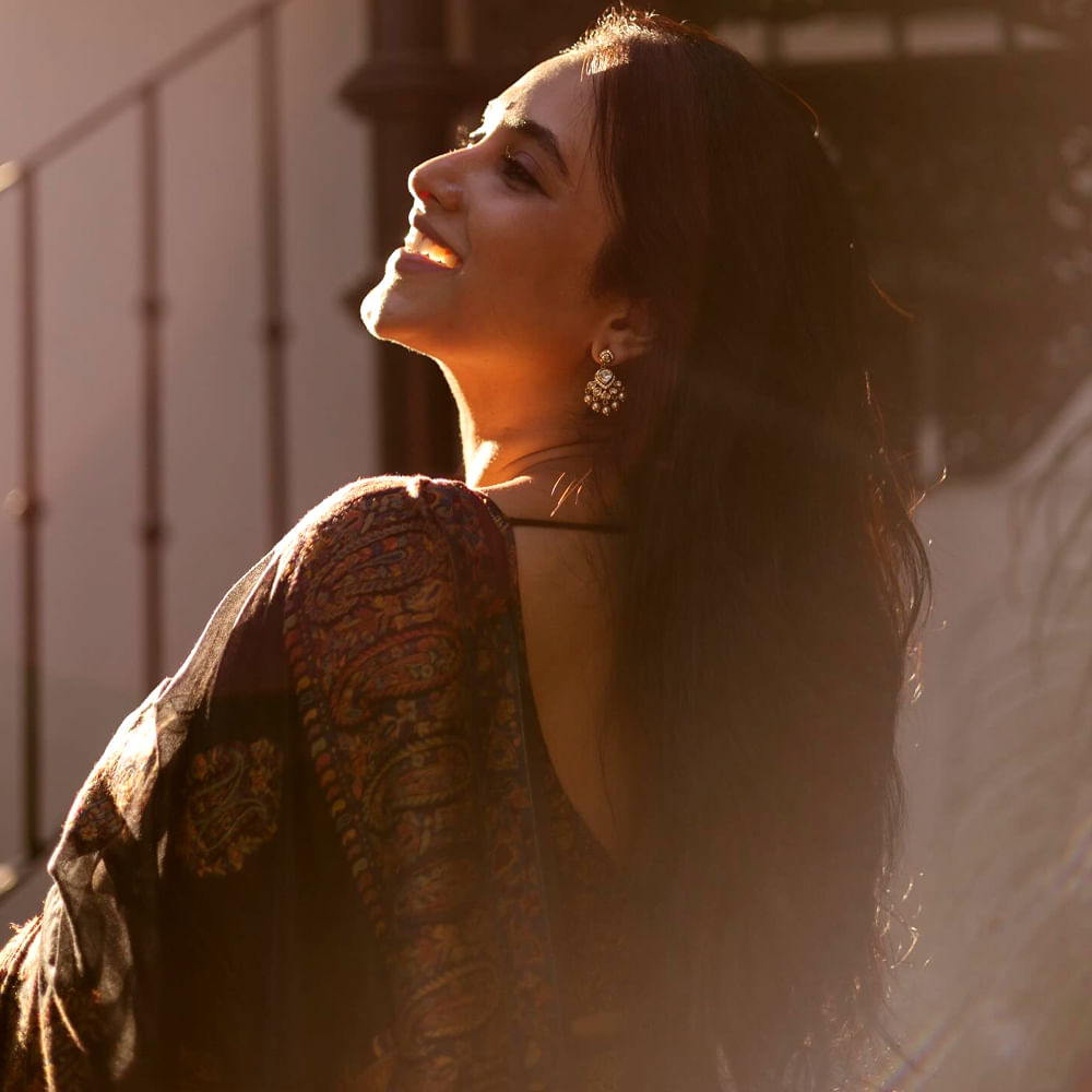 సినిమాలతో పాటు సోషల్ మీడియాలోనూ యాక్టివ్ గా ఉండే ఆమె రెగ్యులర్ గా ఫోటోలు, వీడియోలు షేర్ చేస్తూ అభిమానులను ఆకట్టుకుంటుంది. మొన్నటివరకు గ్లామర్ డోస్ కు దూరంగా ఉండే ఈ అమ్మడు ఇప్పుడు తన బ్యూటీ ఫుల్ ఫొటోలతో అభిమానులను మెప్పిస్తుంది. 