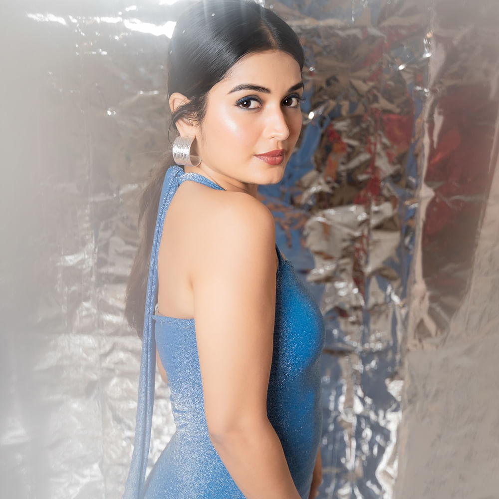 1998లో జూలై 2న జన్మించిన ప్రియాంక.. జైన్ కుటుంబానికి చెందిన అమ్మాయి. చిన్నప్పటి నుంచి నటనపై ఆసక్తి ఉండడంతో బుల్లితెరలోకి వచ్చింది. కన్నడలో పలు సీరియల్స్ చేసిన ప్రియాంక జైన్.. ఆ తర్వాత మౌనరాగం సీరియల్ ద్వారా తెలుగు సినీరంగంలోకి అడుగుపెట్టింది. ఈ సీరియల్ ద్వారా విపరీతమైన క్రేజ్ సొంతం చేసుకుంది. 