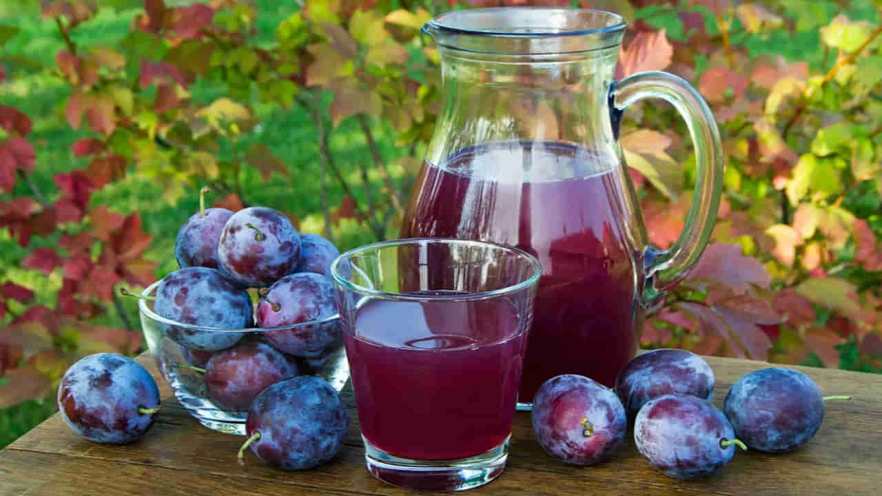 Constipation relief: దీర్ఘకాలంగా మలబద్దక సమస్యతో ఇబ్బంది పడుతున్నారా.. ప్రూనే జ్యూస్ చక్కటి రెమెడీ.. ఎలా తాగాలంటే..