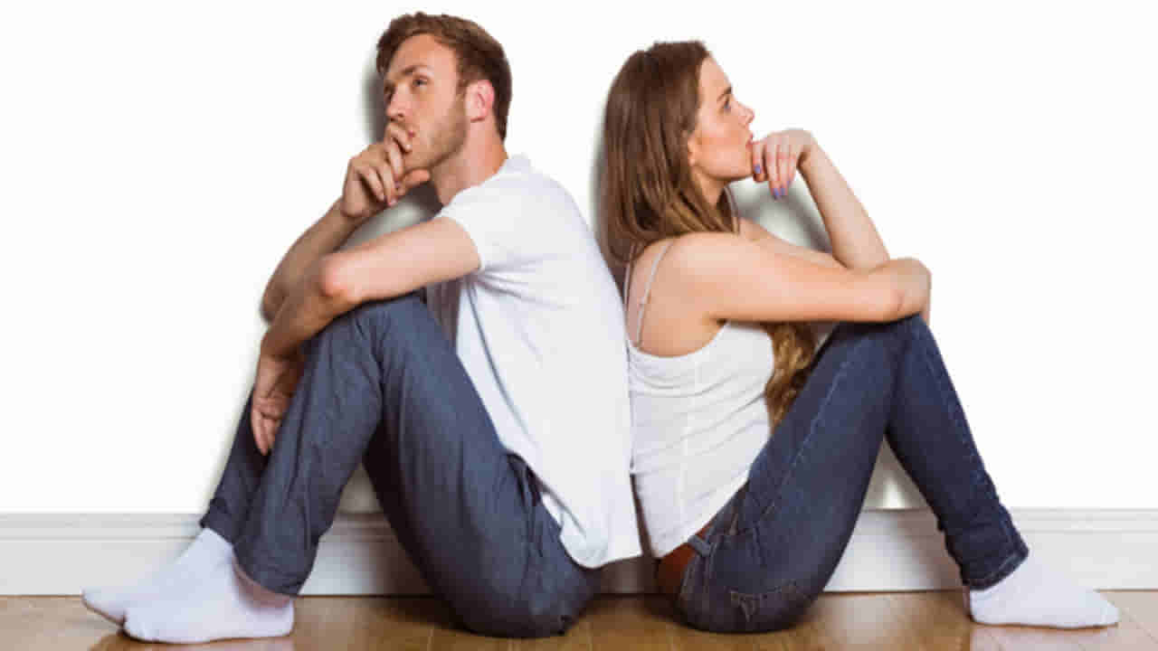 Psychology: సైకాలజీ ఫ్యాక్ట్స్.. ఒక అమ్మాయి అబ్బాయి పాదాల వంక అదే పనిగా చూస్తుంటే అర్థమేంటో తెలుసా?