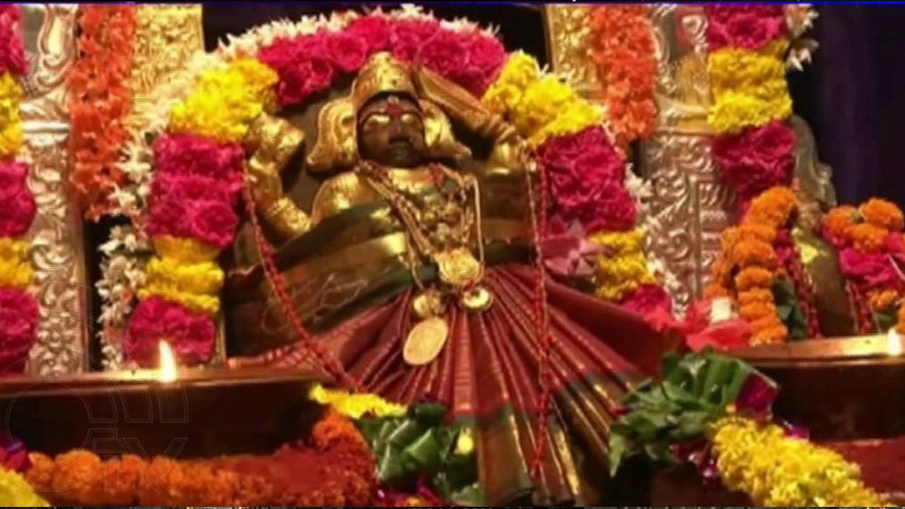 అప్పటికి విజయరామరాజు సోదరి శ్రీ పైడిమాంబ స్మాల్‌పాక్స్‌తో బాధపడుతోంది. ఆమె అమ్మవారి పూజలో ఉండగా విజయరామరాజు కష్టాల్లో ఉన్నాడని తెలిసింది. ఆమె ఈ విషయాన్ని తన సోదరుడికి తెలియజేయాలనుకుంది మరియు విజయనగరం సైనికుల ద్వారా సందేశాన్ని తెలియజేయడానికి ప్రయత్నించింది, కానీ ప్రతి ఒక్కరూ యుద్ధంలో ఉన్నారు.