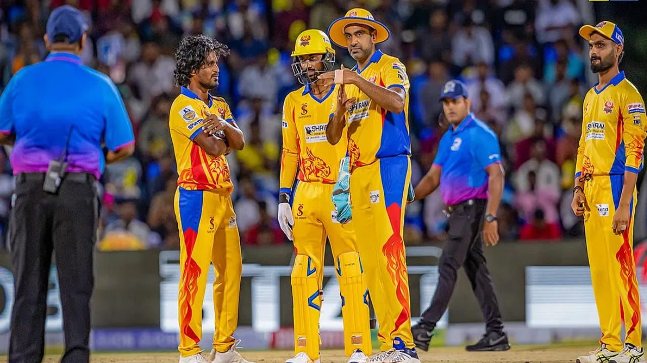 TNPL 2025: ఇదేందయ్యా అశ్విన్.. బాల్ ట్యాంపరింగ్తో ఇలా అడ్డంగా బుక్కయ్యావేంది?