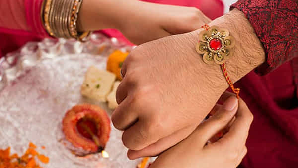 Rakhi 2025: సోదరి ఎదురుచూసే రాఖీ పండగ ఈ ఏడాది ఎప్పుడు? రాఖీ కట్టేందుకు శుభ సమయం ఎప్పుడంటే..
