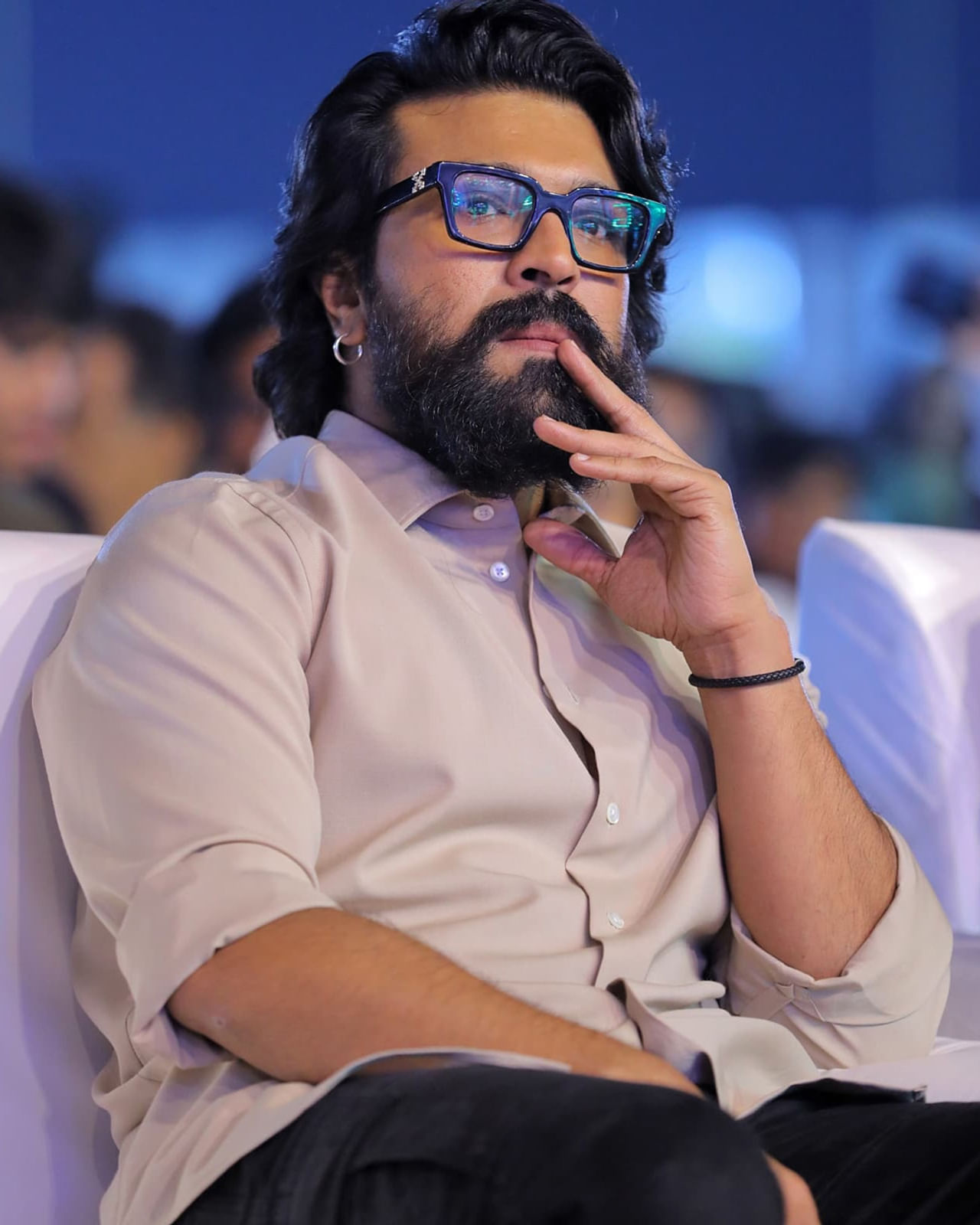 స్టార్ హీరోల అప్‌ కమింగ్‌ సినిమాల్లో ఫాదర్‌ సెంటిమెంట్‌ నేపథ్యంలో వస్తున్న సినిమాలే ఎక్కువగా కనిపిస్తున్నాయి. ఎన్టీఆర్‌, ప్రభాస్‌, రామ్‌ చరణ్‌... ఇలా అందరూ హీరోలు ఇదే ట్రెండ్ ఫాలో అవుతున్నారు. 