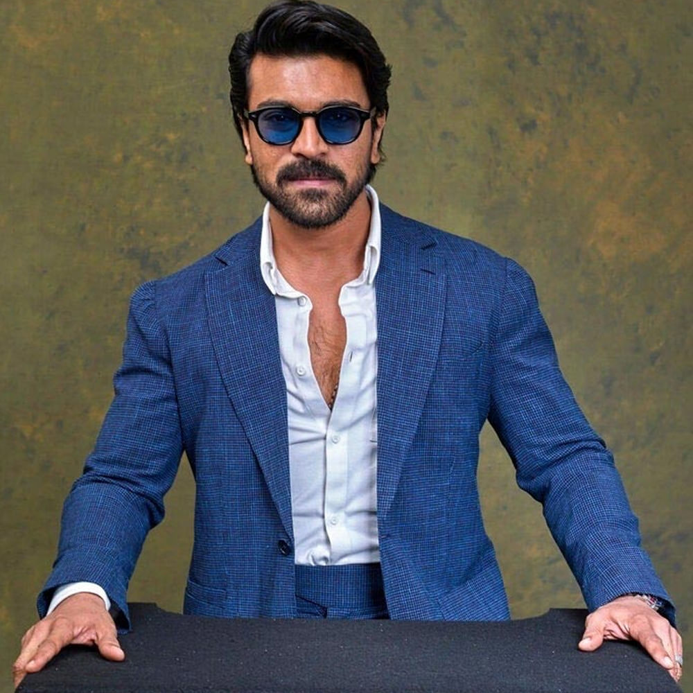 ఆల్రెడీ సుకుమార్ లైన్లోనే ఉన్నారు.. ఈయన్ని కాదని మరో దర్శకుడు రేసులోకి వచ్చినట్లు తెలుస్తుందిప్పుడు. రంగస్థలం తర్వాత మరోసారి సుకుమార్తో సినిమా చేయబోతున్నారు చరణ్. దీనికి సంబంధించి అధికారిక ప్రకటన కూడా వచ్చింది.