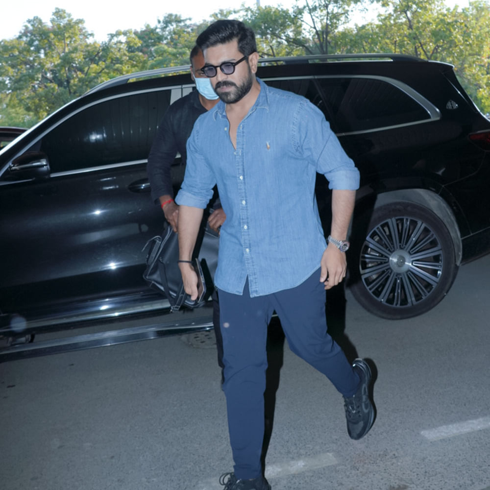 జంజీర్తో 12 ఏళ్ళ కింద నేరుగా బాలీవుడ్కు ఎంట్రీ ఇచ్చారు చరణ్. ఇప్పుడు నిఖిల్ నగేష్తో సినిమా చేస్తే ఇది రెండోది అవుతుంది. సుకుమార్ కంటే ముందే ఈ సినిమా ఉంటుందా లేదంటే తర్వాత ఉంటుందా అనేది చూడాలిక.