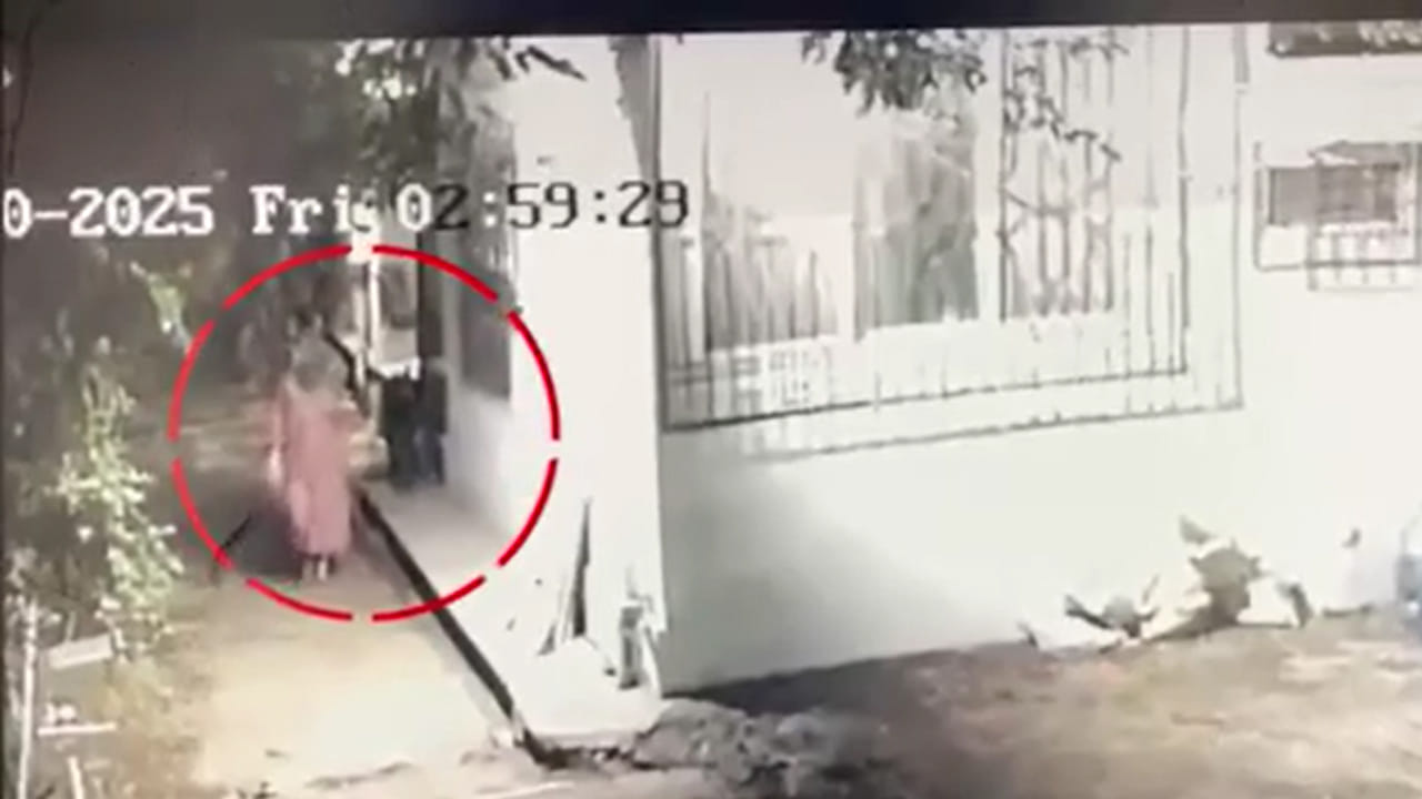 అర్థరాత్రి బురఖాలో అక్కడికి వచ్చిన అమ్మాయి.. ఆ తర్వాత ఏం చేసిందో చూస్తే ఫ్యూజులౌట్