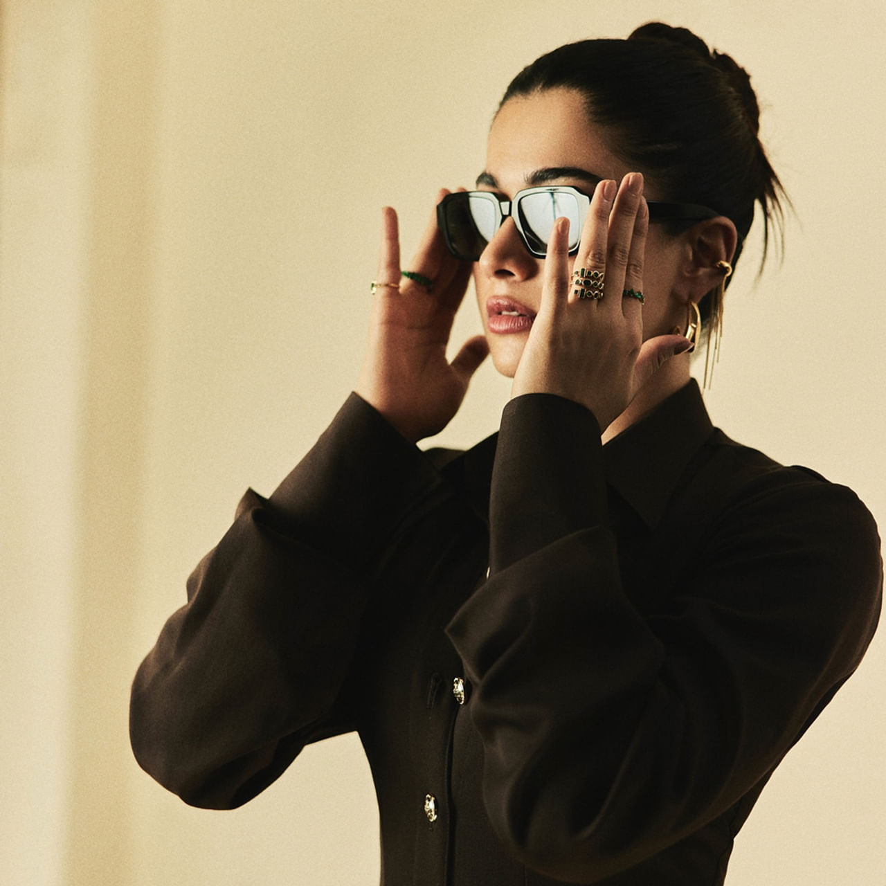 నేషనల్‌ క్రష్‌అనే పదమే తనకు ఆశ్చర్యాన్ని కలిగిస్తుందంటారు రష్మిక మందన్న. ఏ మాత్రం ఊహించని రంగంలో ఇంత గొప్ప స్థాయికి చేరుకోవడం మామూలు విషయం కాదని మనసు చెబుతూనే ఉంటుందంటారు ఈ బ్యూటీ. గర్వం తలకెక్కకుండా చూసుకునే ప్రధాన అంశం అదేనంటున్నారు రష్మిక.