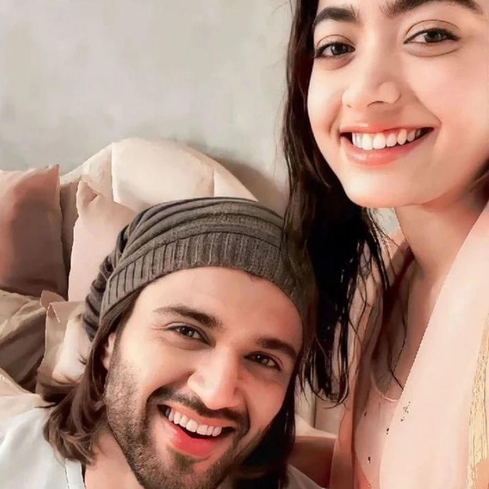 గీత గోవిందంలో నటించినప్పటి నుంచే విజయ్, రష్మిక మంచి స్నేహితులు.. ఆ తర్వాత డియర్ కామ్రేడ్‌తో ఇద్దరి మధ్య స్నేహం మరింత పెరిగింది. హైదరాబాద్ వచ్చినపుడు విజయ్ ఫ్యామిలీని కలిసేంత సాన్నిహిత్యం ఈ ఇద్దరి మధ్య ఉంది. అలాగే ఇద్దరి సినిమాలు విడుదలైనపుడు.. సోషల్ మీడియాలో ఒకరినొకరు అభినందించుకుంటూ ఉంటారు.