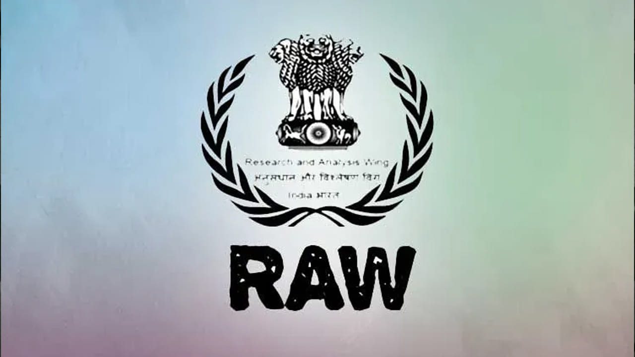 RAW: ఇందులో ఇండియా మూడవ స్థానంలో నిలిచింది భారత నిఘా సంస్థ RAW పేరు కూడా ఉంది. 1965 ఇండో-పాకిస్తాన్ యుద్ధం తర్వాత 1968లో భారతదేశంలో RAW ప్రారంభమైంది. దీని పూర్తి రూపం రీసెర్చ్ అండ్ అనాలసిస్ వింగ్. ఈ నిఘా సంస్థ అనేక విజయవంతమైన మిషన్స్ చేసింది. 
