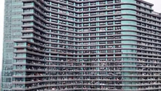 Metro Rail : వీడెవడండీ బాబు.. పెళ్లాం మీద కోపంతో మెట్రో రైలులో పెట్రోల్ పోసి నిప్పంటించాడు.. వీడియో వైరల్