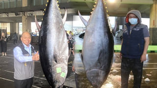 Viral Video: పిల్లలకు పాఠాలు చెప్పమంటే.. క్లాస్ రూమ్ లో గురకపెట్టి నిద్రపోయిన మాస్టారు..!