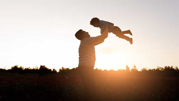 Father’s Day: ఫాదర్స్ డే రోజు బీమా గిఫ్ట్.. మీరిచ్చే బహుమతితో జీవితాంతం అండ