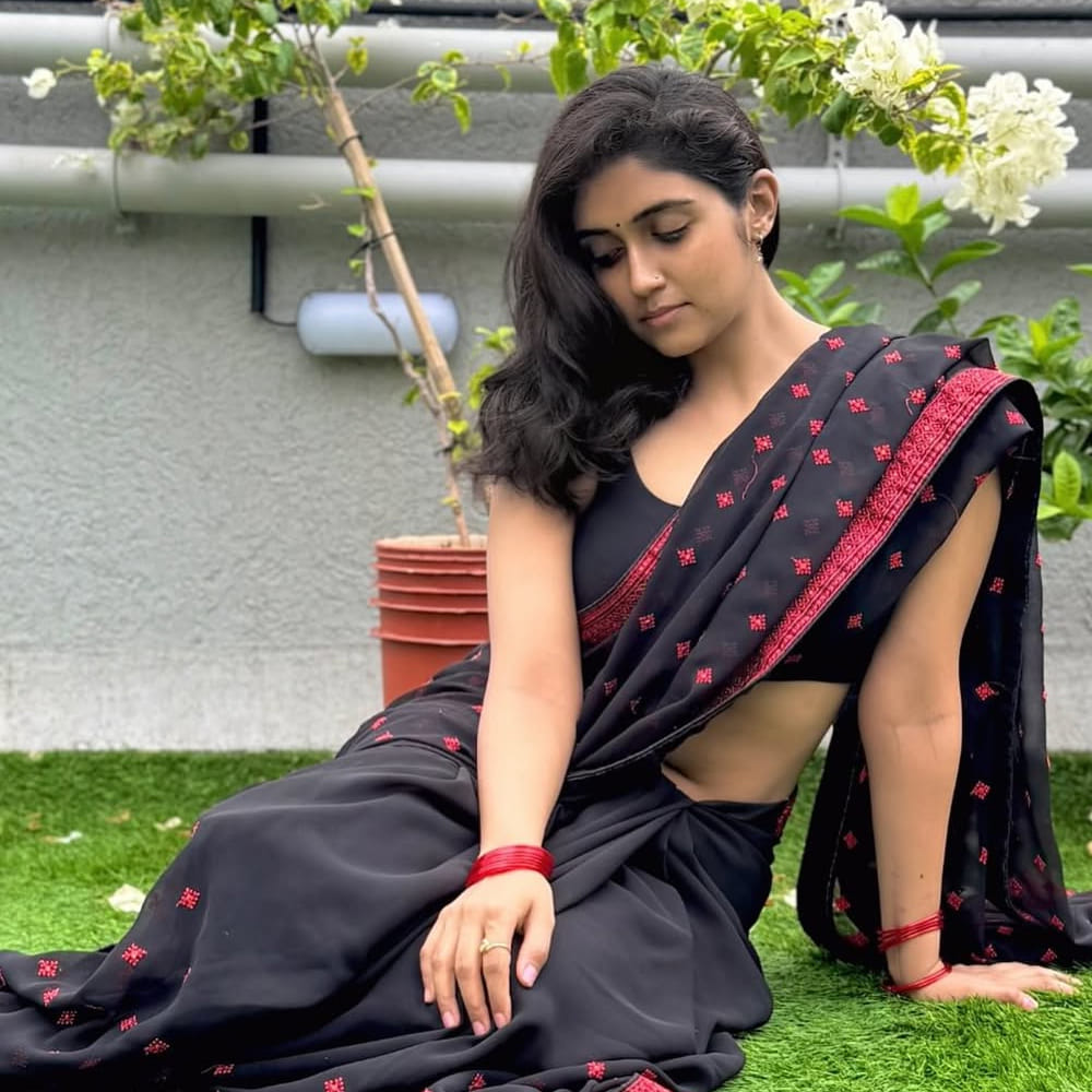 2016లో మరాఠీలో విడుదలైన సైరత్ చిత్రం ఊహించని విజయాన్ని అందుకుంది. ఎలాంటి అంచనాలు లేకుండా విడుదలైన ఓ అందమైన ఎమోషనల్ ప్రేమకథ అప్పట్లో బాక్సాఫీస్ షేక్ చేసింది. ఈ చిత్రంలో అర్చీ పాత్రలో ఓవర్ నైట్ స్టార్ అయిపోయింది రింకు రాజ్ గురు. ఇందులో ఆమె యాక్టింగ్ గురించి చెప్పక్కర్లేదు. 