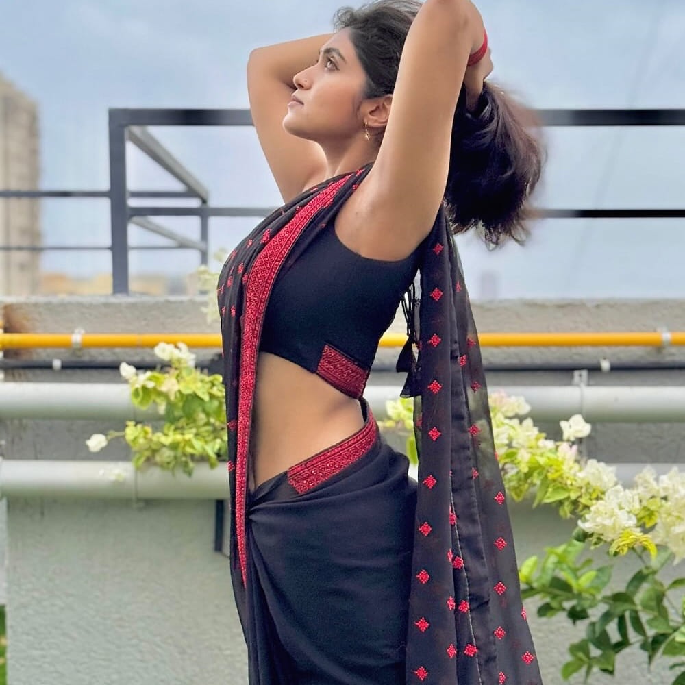 రింకు రాజ్‌గురు సైరత్ తన తొలి సినిమాతోనే ఫేమస్ అయ్యింది. అందులో ఆమె స్వాగ్, బలమైన నటనతో కట్టిపడేసింది.ఈ చిత్రం తర్వాత మరాఠీలో పలు చిత్రాలు, వెబ్ సిరీస్ చేసి తన నటనతో ప్రేక్షకుల హృదయాలను గెలుచుకుంది. ఇప్పుడు ఆమెకు భాషతో సంబంధం లేకుండా ఫ్యాన్ ఫాలోయింగ్ ఉంది. 