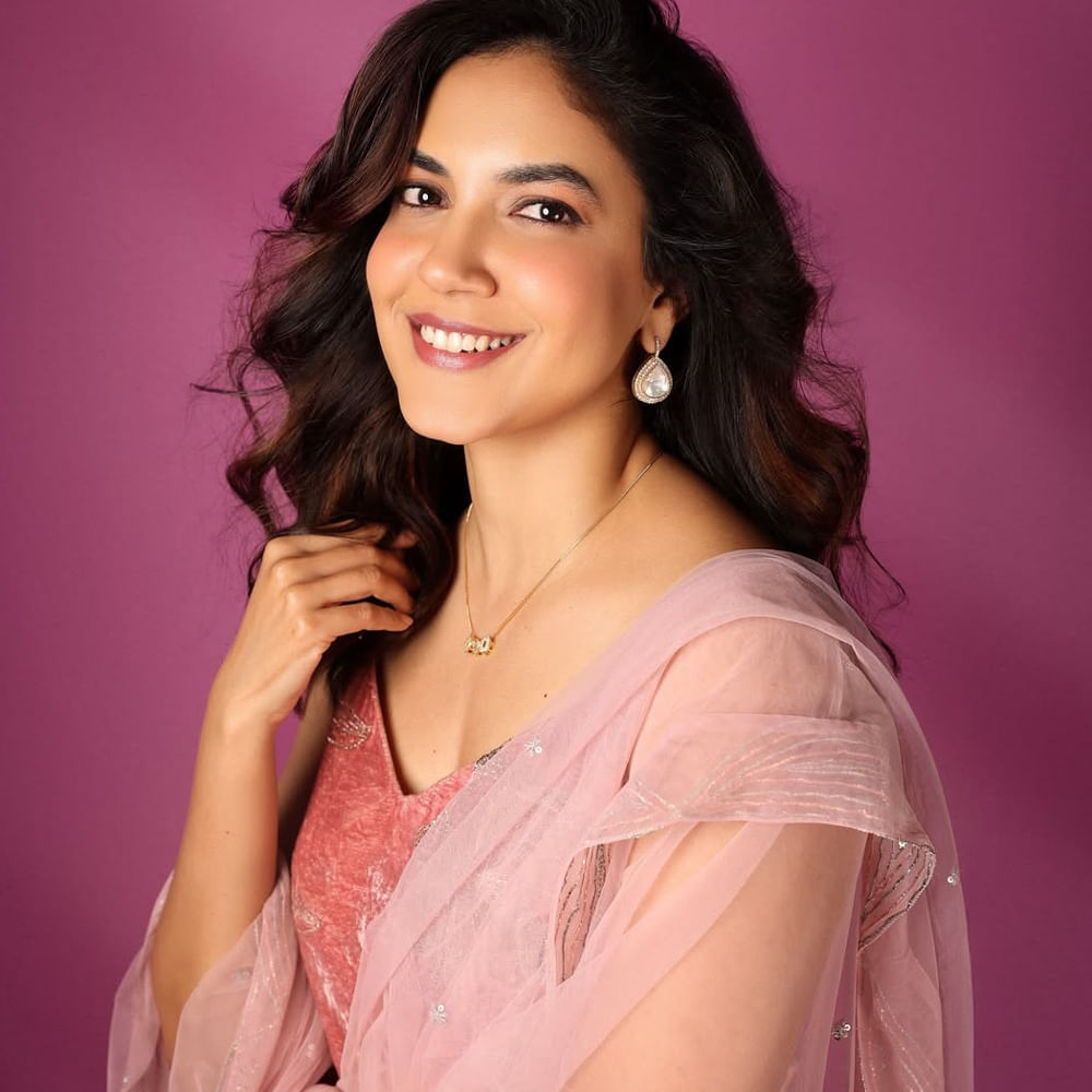 వరుస సినిమాలతో సక్సెస్ అందుకుంటున్న ఈ బ్యూటీకి.. ఇప్పటివరకు కమర్షియల్ హీరోయిన్ గా గుర్తింపు మాత్రం రాలేదు. చిన్న, మీడియం రేంజ్ హీరోలతోనే సినిమాలు చేస్తుంది.