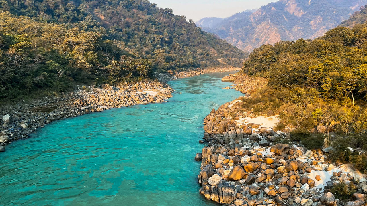 అందువల్లనే బాహ్య వాతావరణం నీటి ఉష్ణోగ్రతను ప్రభావితం చెయ్యదు. వాతావరణం వేడిగా లేదా చల్లగా ఉన్నప్పుడు భూమి కింద ఉండే నీరు ప్రభావితం అవ్వదు. వేసవిలో భూమి కింద ఉండే నీరు చల్లగానూ, చలికాలంలో గోరువెచ్చగానూ ఉండడానికి కారణం ఇదే.