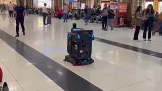 అద్దంలా మెరిపిస్తున్న ఎయిర్ పోర్ట్‌లు..  క్లీనింగ్ డ్యూటీలోకి సరికొత్త స్టాఫ్ వచ్చారు మరి!