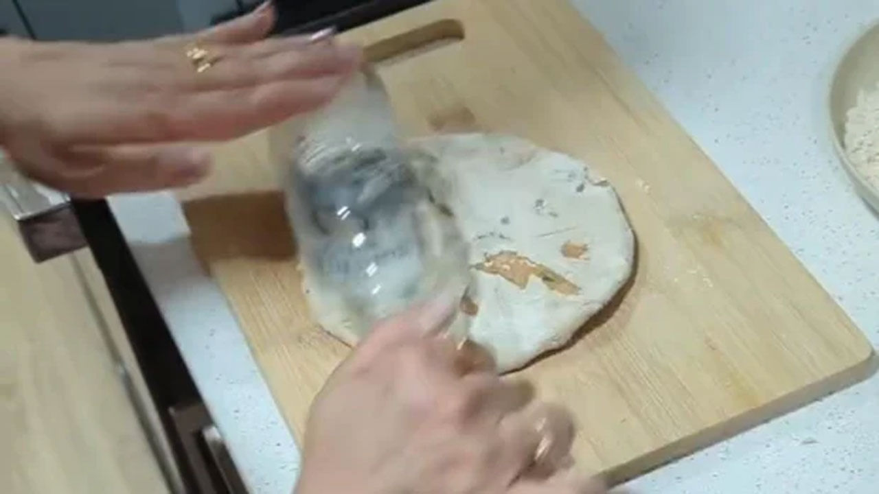 Viral Video: పరోటాల కోసం మహిళ అదిరిపోయే జుగాడ్... సోషల్ మీడియాలో మహిళ చపాతీ కర్ర వీడియో వైరల్