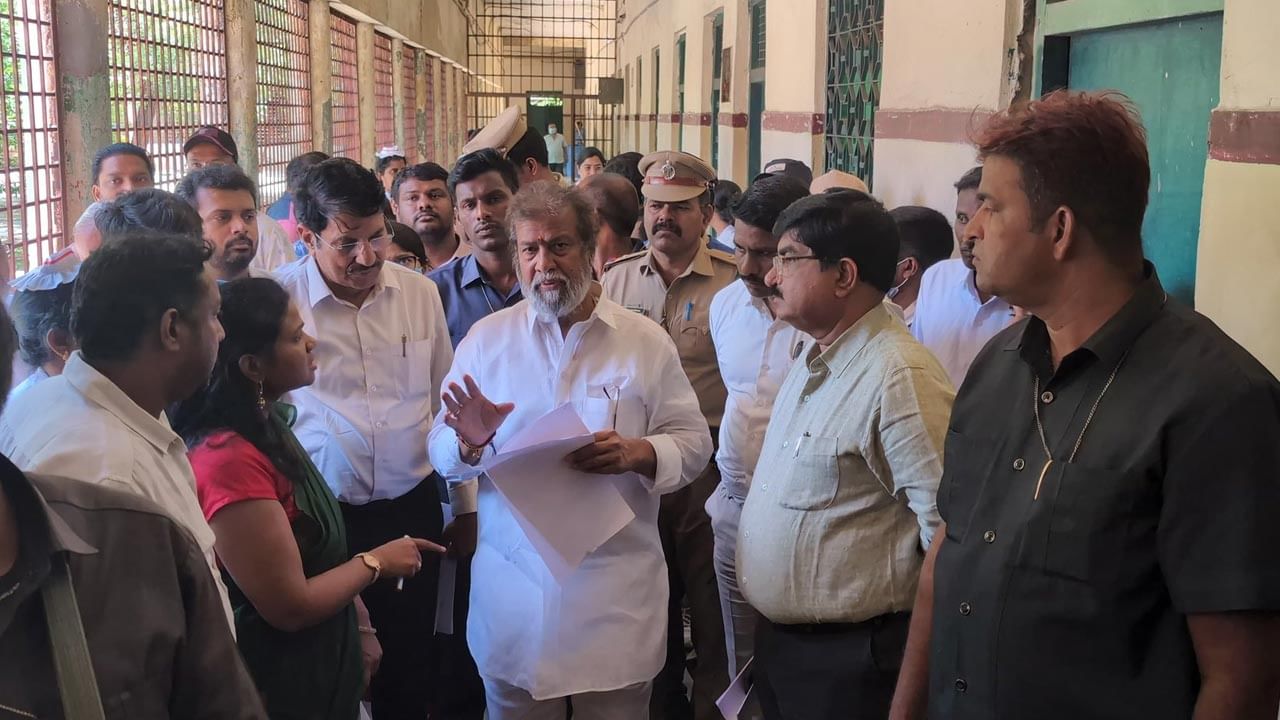 ఎర్రగడ్డ ఆస్పత్రిలో ఫుడ్‌ పాయిజన్‌పై రేవంత్ సర్కార్ ఆగ్రహం.. కీలక అధికారి సస్పెన్షన్‌