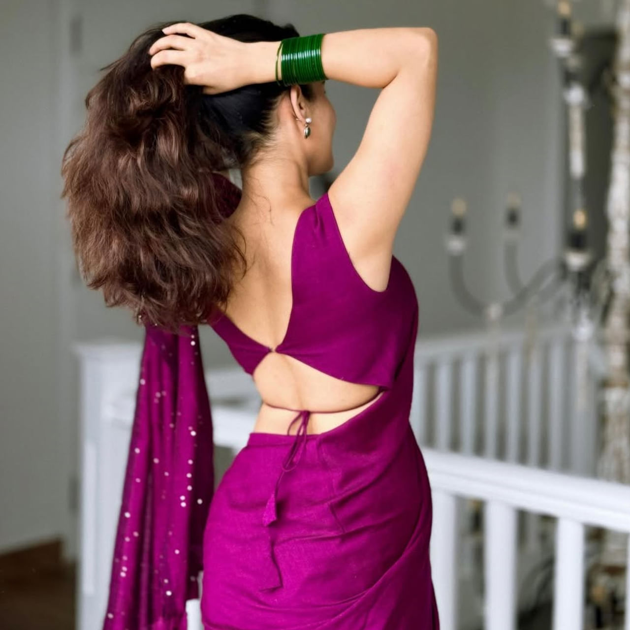 ప్రస్తుతం సౌత్ ఇండస్ట్రీలో కొత్త హీరోయిన్స్ సత్తా చాటుతున్నారు. ఫస్ట్ మూవీతోనే విపరీతమైన క్రేజ్ సొంతం చేసుకుంటున్నారు. తక్కువ సమయంలోనే సినీరంగంలోకి తమదైన ముద్ర వేస్తున్నారు. కానీ కొందరు మాత్రం వరుసగా సినిమాలు చేస్తున్నప్పటికీ సక్సెస్ కాలేకపోతున్నారు. అందులో ఈ ముద్దుగుమ్మ ఒకరు. 