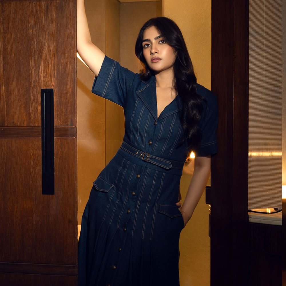 దీంతో తెలుగుతోపాటు కన్నడలోనూ ఈ బ్యూటీకి వరుస ఆఫర్స్ క్యూ కట్టాయి. కన్నడలో శ్రీమురళీకి జోడిగా భఘీర చిత్రంలో నటించింది. ఈ సినిమా పర్లేదు అనిపించుకుంది.. అలాగే నిఖిల్ సరసన అప్పుడో ఇప్పుడో ఎప్పుడో చిత్రంలో నటించింది. 