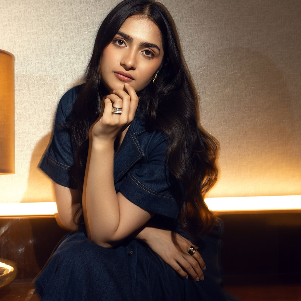 ప్రస్తుతం కన్నడ, తెలుగులో మరిన్ని ఆఫర్స్ అందుకుంది. ఇటీవలే తమిళంలో విజయ్ సేతుపతి జోడిగా ఏస్ అనే సినిమాలో నటించింది. ఇక ఇప్పుడు ఎన్టీఆర్ నటిస్తున్న డ్రాగన్ సినిమాలోనూ ఛాన్స్ దక్కించుకుందని టాక్. ప్రశాంత్ నీల్ ఈ సినిమాకు దర్శకత్వం వహిస్తున్నారు. 