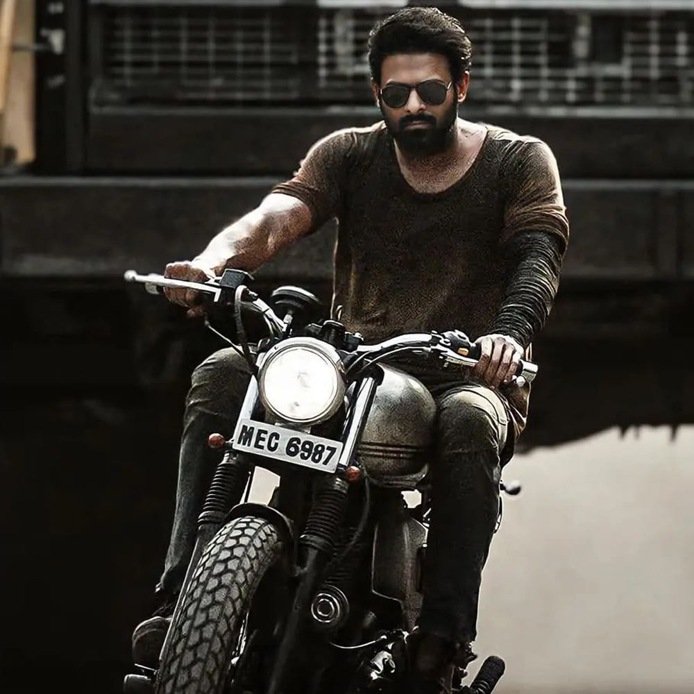 సడన్‌గా ట్రెండ్‌ అవుతోంది సలార్‌. ప్రశాంత్‌ నీల్‌ పుట్టినరోజు సందర్భంగా డార్లింగ్‌ విష్‌ చేసిన తీరు వైరల్‌ అవుతోంది. ఆ కామెంట్స్ తో సలార్‌2 యమాగా ట్రెండ్‌ అవుతోంది. ఇంతకీ సలార్ సీక్వెల్‌ని ఎప్పుడు ఆశించవచ్చు..?