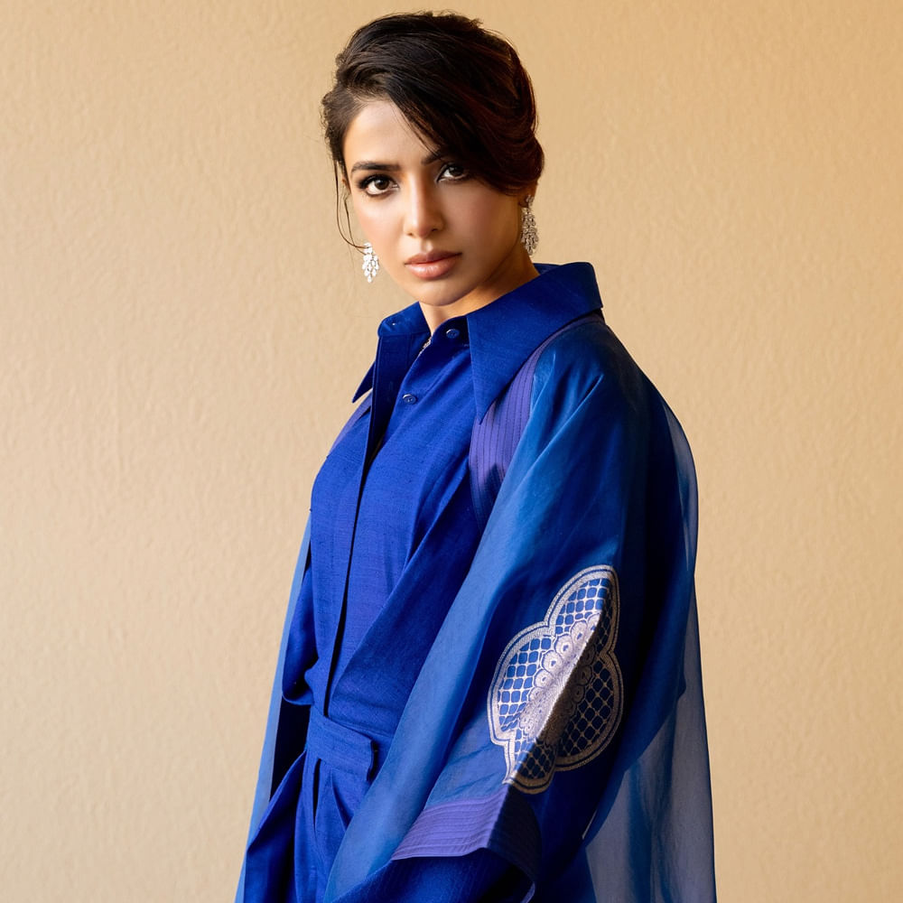 ఎందుకంటే ఇన్నాళ్లూ సమంత ఒంటిపై టాటూగా ఉన్న నాగ చైతన్య జ్ఞాపకం ఒకటి పూర్తిగా తొలిగిపోయింది. స్యామ్ మెడ కింద ఉండే YMC టాటూ ఇకపై కనిపించదు.తన తొలి సినిమా ఏ మాయ చేసావే.. అలాగే చైతూకు గుర్తుగా YMC అనే టాటూ వేయించుకున్నారు స్యామ్. 