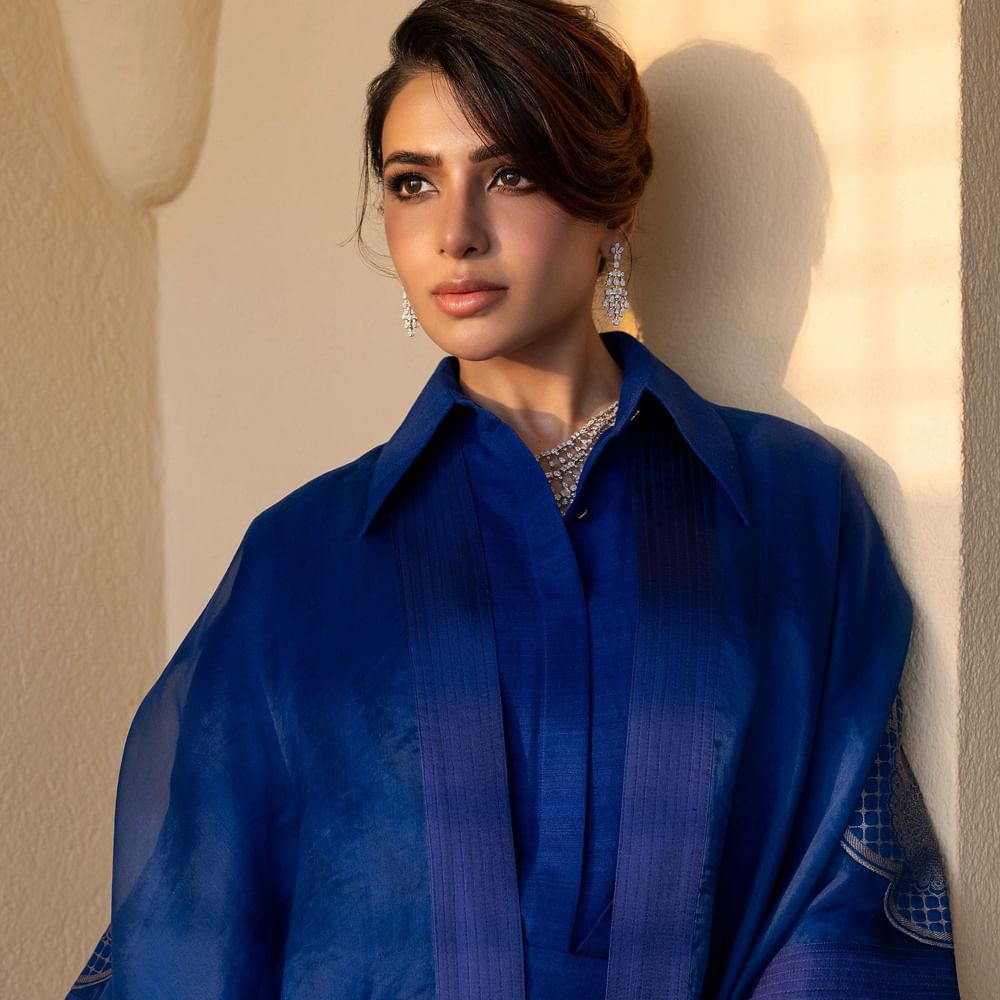 ఆ మధ్య ఎంగేజ్మెంట్ రింగ్‌ను లాకెట్‌గా మార్చేసింది సమంత. విడాకుల తర్వాత మెల్లమెల్లగా గత జ్ఞాపకాల నుంచి బయట పడుతున్నారు సమంత. ఈ క్రమంలోనే తన పెళ్ళి గౌన్‌ను రీమోడల్ చేయించి నల్లటి కాక్‌టెయిల్ డ్రెస్‌గా మార్చేసారు ఈ భామ. 
