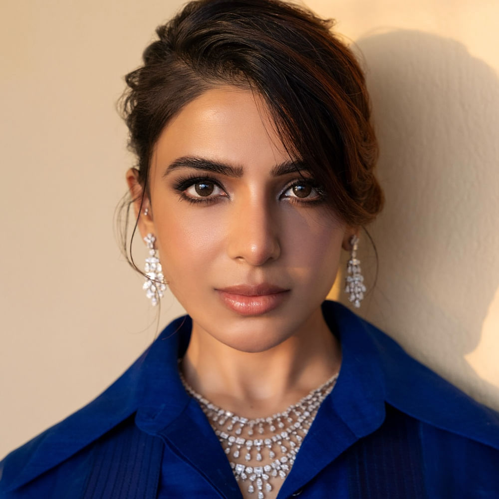 
అలాగే చైతూ టాటూకు లింక్డ్‌గా ఉన్న టాటూను తీసేసారు.. రింగ్‌ను లాకెట్ చేసారు.. తాజాగా YMC టాటూ కూడా పోయింది. రోజురోజుకీ సమంతలో వస్తున్న మార్పుకు ఇవన్నీ నిదర్శనంగా కనిపిస్తున్నాయి.