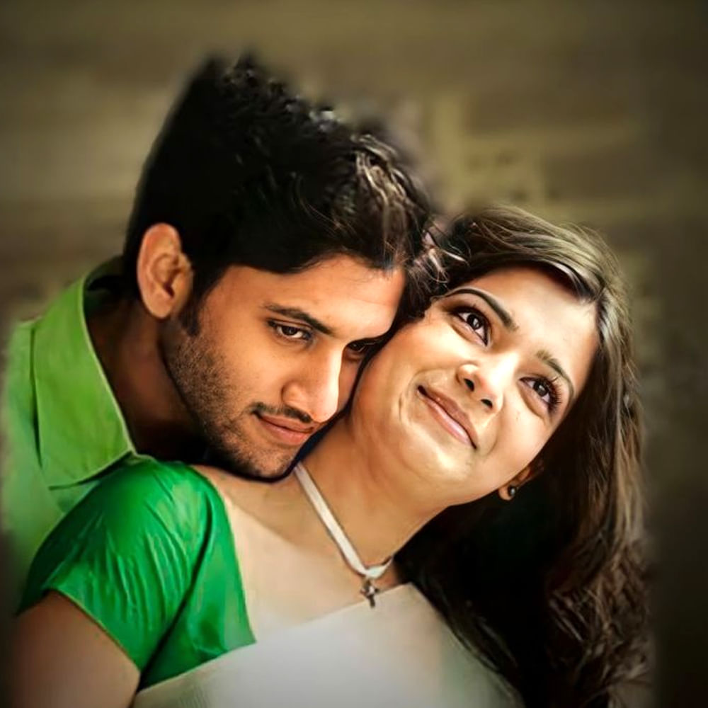 టాలీవుడ్ లో బ్యూటీఫుల్ లవ్ స్టోరీగా సెన్సేషన్ క్రియేట్ చేసిన సినిమా ఏ మాయ చేసావే .. క్రియేటివ్ డైరెక్టర్ గౌతమ్ మీనన్ దర్శకత్వం వహించిన ఈ సినిమా మంచి విజయాన్ని అందుకుంది. ఈ సినిమాతోనే స్టార్ హీరోయిన్ సమంత టాలీవుడ్ కు పరిచయం అయ్యింది. అలాగే ఈ సినిమాలో నాగచైతన్య హీరోగా నటించిన విషయం తెలిసిందే. ఈ సినిమాతోనే ఈ ఇద్దరు ప్రేమలో పడటం జరిగింది.