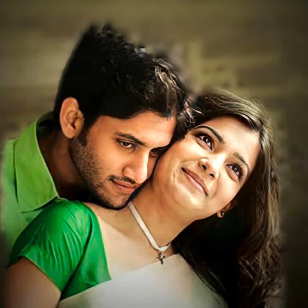 టాలీవుడ్ లో బ్యూటీఫుల్ లవ్ స్టోరీగా సెన్సేషన్ క్రియేట్ చేసిన సినిమా ఏ మాయ చేసావే .. క్రియేటివ్ డైరెక్టర్ గౌతమ్ మీనన్ దర్శకత్వం వహించిన ఈ సినిమా మంచి విజయాన్ని అందుకుంది. ఈ సినిమాతోనే స్టార్ హీరోయిన్ సమంత టాలీవుడ్ కు పరిచయం అయ్యింది. అలాగే ఈ సినిమాలో నాగచైతన్య హీరోగా నటించిన విషయం తెలిసిందే. ఈ సినిమాతోనే ఈ ఇద్దరు ప్రేమలో పడటం జరిగింది.