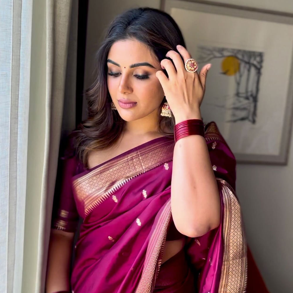 అందం, అభినయంతో అందరి దృష్టిని తనవైపు తిప్పుకున్న ఈ వయ్యారి.. మొదటి సినిమాతోనే అందరిని కట్టిపడేసింది. తెలుగులో ఆమె నటించిన సినిమాలన్నీ సూపర్ హిట్స్ అయ్యాయి. కానీ ఈ బ్యూటీకి మాత్రం ఇప్పటికీ అంతగా అవకాశాలు రావడం లేదు. కేవలం చేతిలో ఒక్క సినిమాతోనే నెట్టుకోస్తుంది.