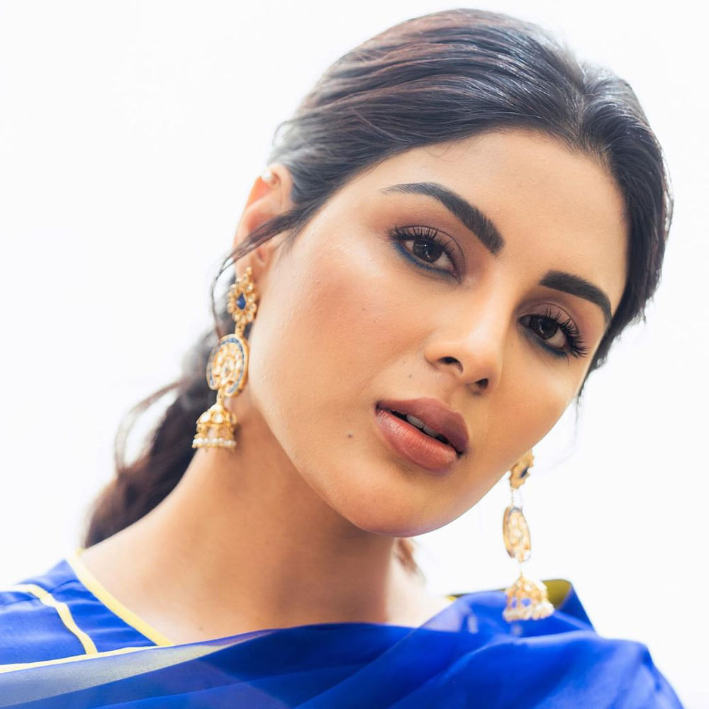 భీమ్లా నాయక్.. బింబిసార.. సార్.. విరూపాక్ష లాంటి సినిమాలతో తనదైన మార్క్ క్రియేట్ చేసుకున్న సంయుక్త మీనన్.. రెండేళ్లుగా కనిపించట్లేదు. అలాగని కెరీర్ అయిపోయిందేమో అనుకుంటే పొరపాటే.