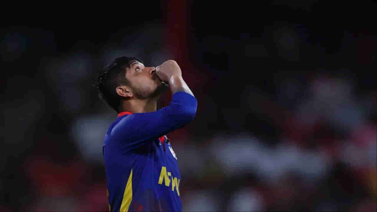 ఆత్యాచారం కేసులో జైలుకు.. కట్చేస్తే.. తిరిగొచ్చి 4 వికెట్లతో బీభత్సం.. ఈ బౌలర్ శాలరీ తెలిస్తే షాకే?